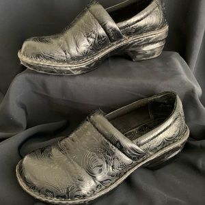 B.O.C BLACK TOOLED SIZE 8